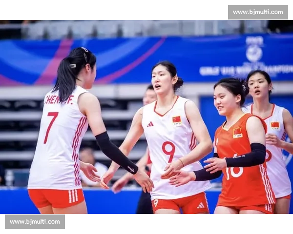 中国女排鏖战美国队，赛场风云与团队精神全面解析